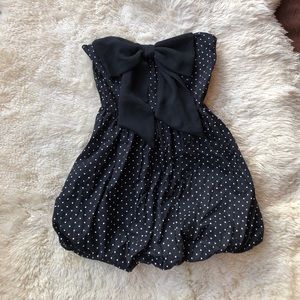 Black & white polka dot adorable small shirt 🌸